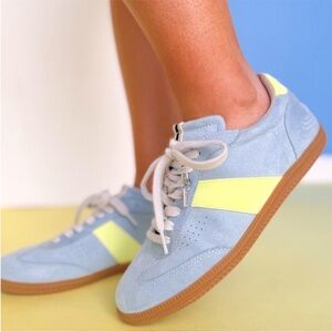 BRAND NEW IN BOX THE SYDNEY SNEAKERS LIGHT BLUE & LIME INCL 2 SETS LACES